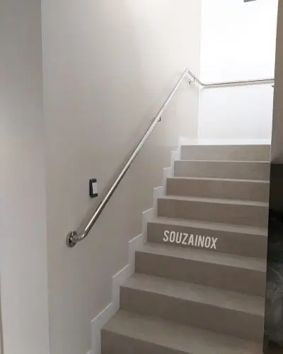 Corrimão de aço inox escovado sob medida em escada